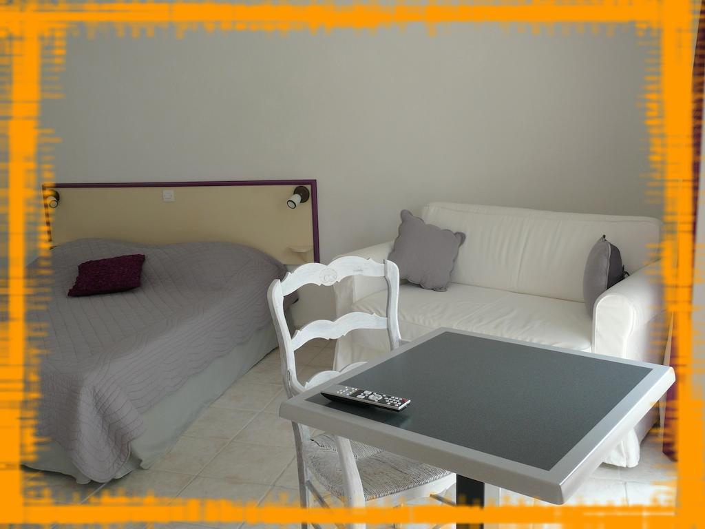 Lablachère Auberge De La Couronne מראה חיצוני תמונה